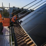 Le Conseil d'Etat souhaite que le législatif élabore un contreprojet à l'initiative des Vert'libéraux "Pour une transition rapide vers le solaire à Genève". Il estime que les dispositifs prévus pour sa mise en oeuvre sont inadéquats (illustration)...
